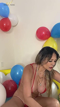 Moniquie Fuentes становится возбужденной и игривой, чтобы праздновать День независимости - Monique Fuentes..