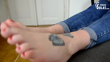 Czech Soles - foot fetish content: 篮球女孩脚支配，第一人称视角