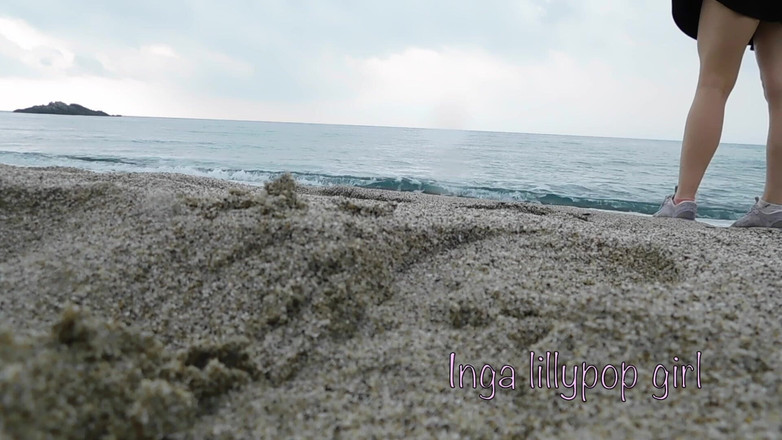 Inga lillypop girl: Teenager masturbuje na pláži