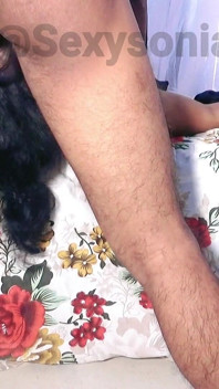 Une demi-sœur se fait surprendre par son demi-frère en train de baiser en ligne en direct