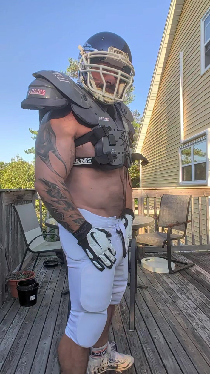 Bruiser Bearwood: Equipamento de futebol, meias, chuteiras