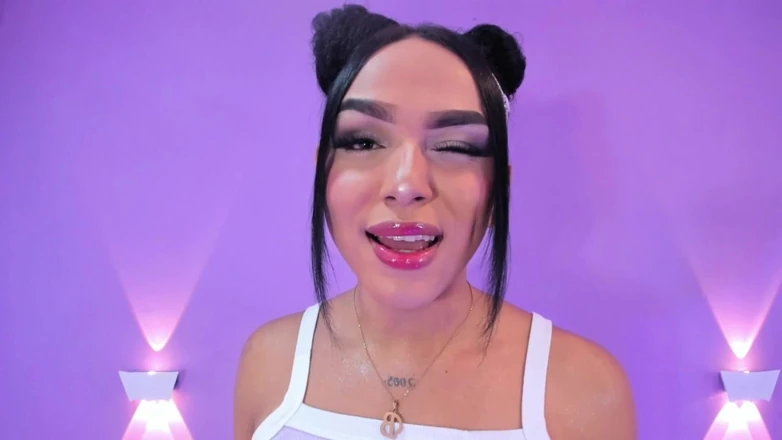 Brittany Gil: Сексуальные Сочные Губы