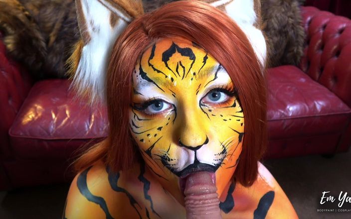 Em Yang: Tiger Girl Bodypaint吸吮和啪