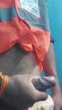 Aku ejakulasi hari ini setelah ngeliat tante tamil di kamar mandi