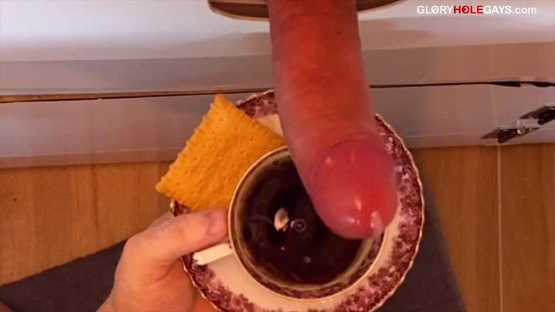 GLORYHOLEGAYS: Sperma hangat untuk kopiku - langsung dari gloryhole