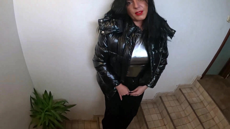 MilfyCalla: Milfycalla - Shiny Downjacket, Jeans &amp; Leotard Stairway Sex nesestříhaný mrdka na...