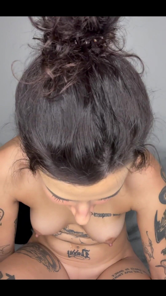 Kiki Isobel: Spit fetiš sólo