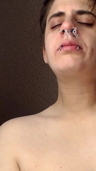 Sneeze pošukala snot Snot Spit, ukazující tvůj obličej