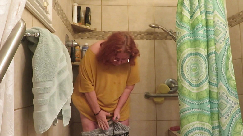 BBW nurse Vicki adventures with friends: Bawię się posypkami czekoladowymi, nakładając na cycki brzuch i tyłek