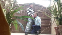 Crunch Boy: Policjant zerżnięty przez prosto na zewnątrz