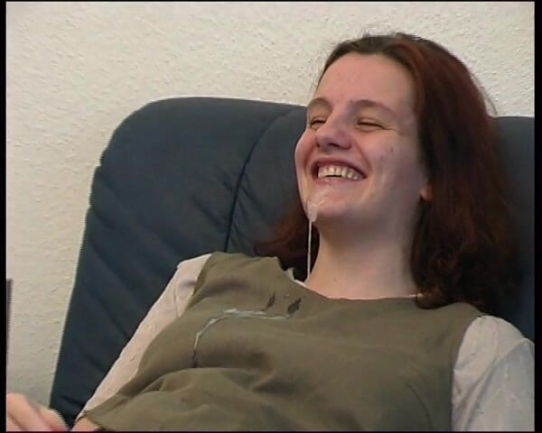 German Fuck Movie: Sandy, sexy kouření děvky