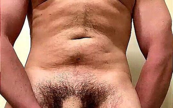Mikep9hard: Mikep9hard拔出他的大鸡巴并自慰 - 长版视频