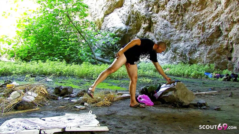 Full porn collection: Urlauber filmen draußen arschfick mit geilem teen Esmeralda