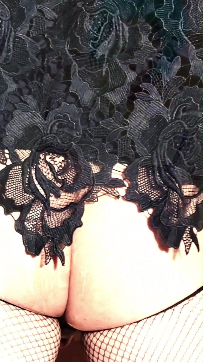 kandiKane: La sissy troia kandi si fa sculacciare il culo video...