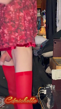 Le Travesti Mdpichelle La Super Bite Renflement De La Culotte Soyeuse De Sa Fille