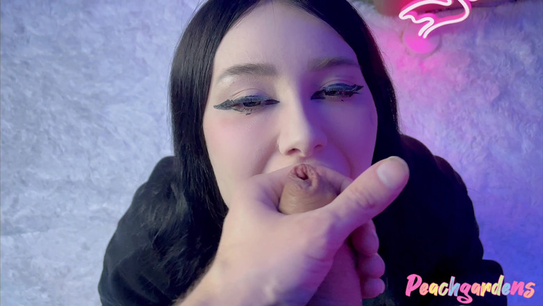 Peachgardens: Very Slobbery Deepthroat From My 19 Years Old Girl