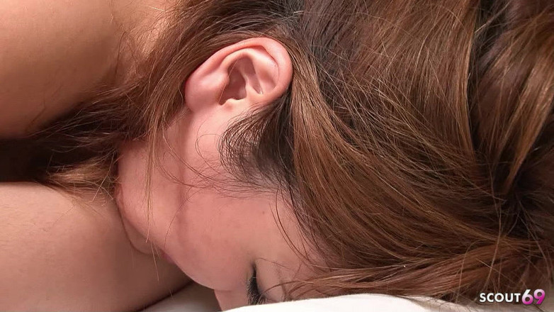 Asian porn collection: Japansk tonåring Eri får sitt första ocensurerade analknull i trekant
