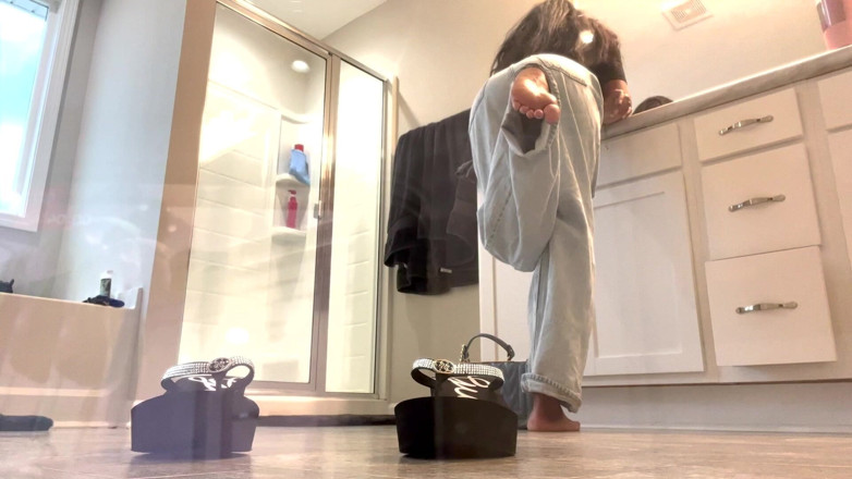 Mya Mula Goddess: Voet cuck in opslag