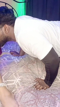 오늘은 의붓디의 작별이었고, 그녀는 사위 집에 가기 전에 하루 종일 나에게서 뱅글을 샀다.