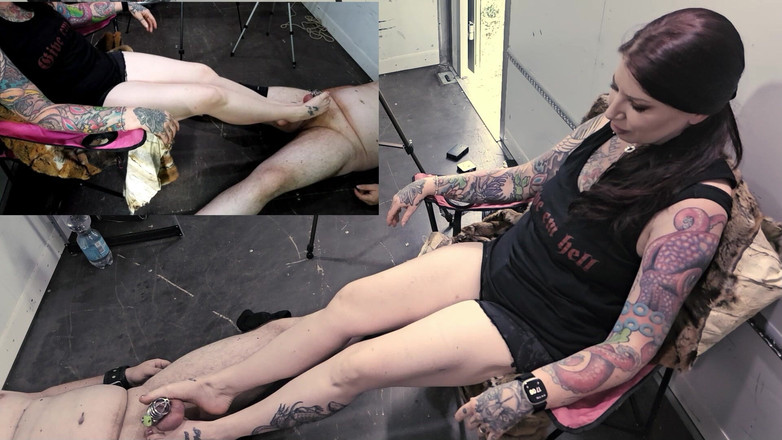 Femdom-Team-German: Sclavul meu plătit se bucură de picioarele mele