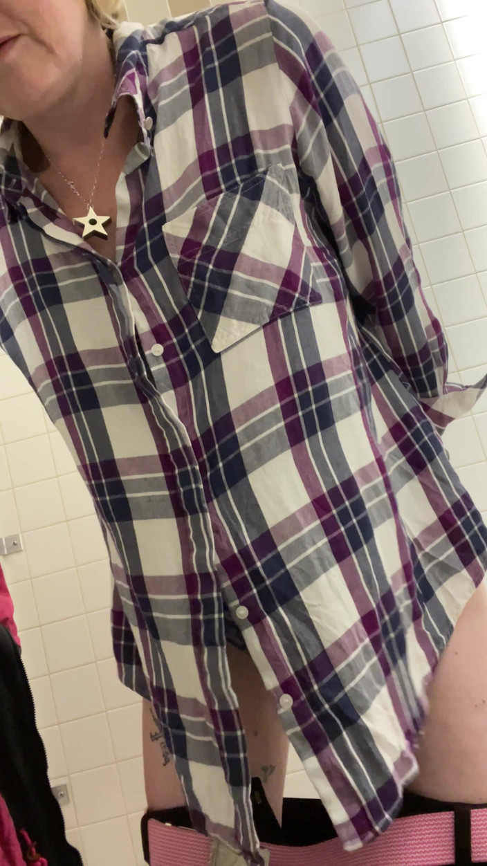 MistressWriggler: Cuando Un Orina Inocente En Baños Públicos Se Convierte En...