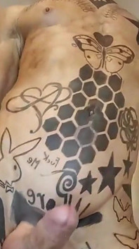 Puta suja mostrando pau bonito e se masturbando