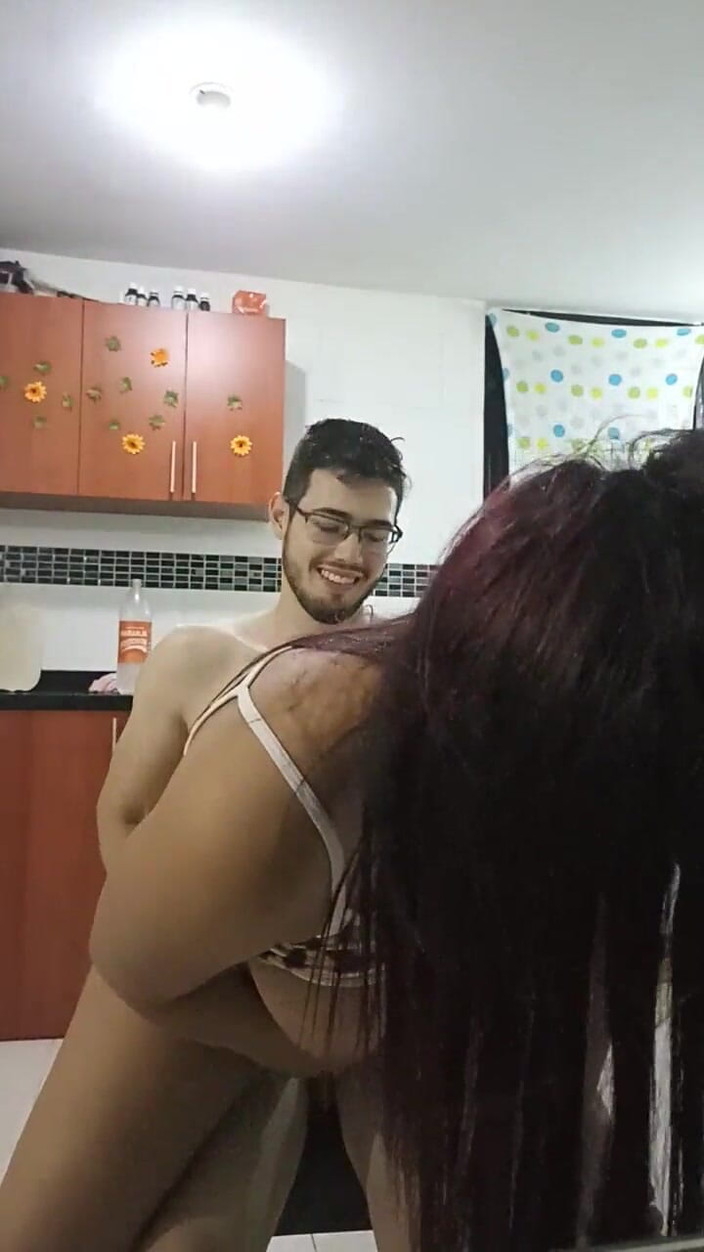 Pikaa6: 18-річна брюнетка з великими обвислими цицьками з Нью-Йорка, Сполучені Штати трахають великий член свого зведеного брата, частина 9