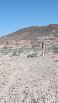 Presque nue dans le désert et pas d’eau