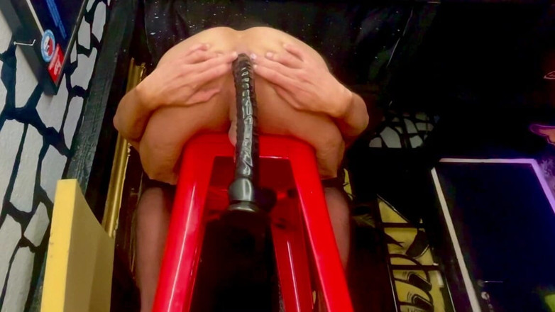 German Tangaboy: Runkar av under en striptease