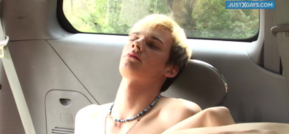 Just x gays: Sexe gay torride dans la voiture