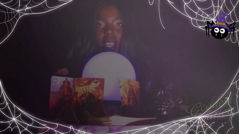Goddess Marley: La strega monella racconta il tuo futuro!