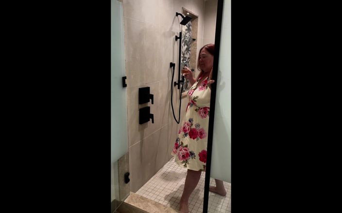 MissKitty0726: Poesje en de douche