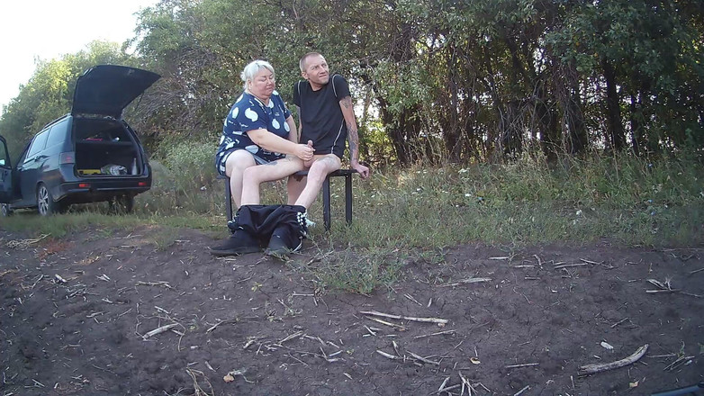 Zona901: Ma belle-mère dans un parc me branle la bite jusqu’à...