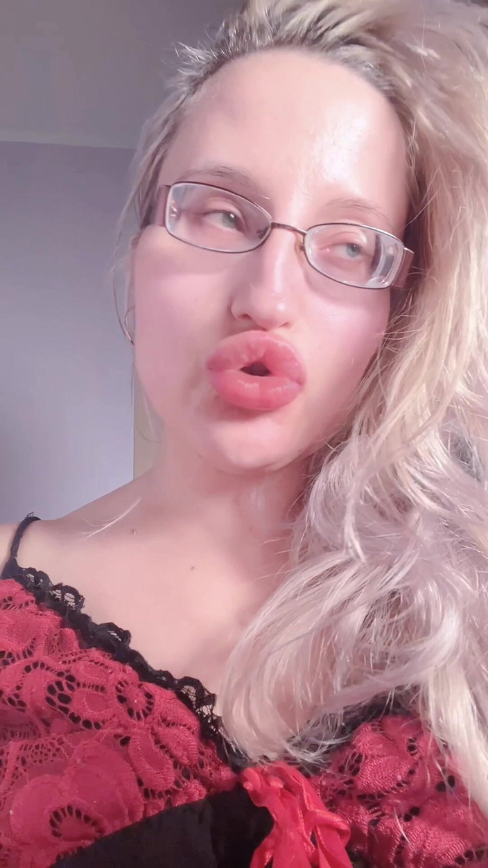 FinDom Goaldigger: Ossessione labbra provocante