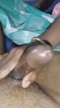 Dominó aceite para trabajar a mano hermanastra de su hermanastro