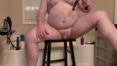 Chubby Freak: Baculatý chlap jezdí na análním vibrátoru pro čas potěšení!