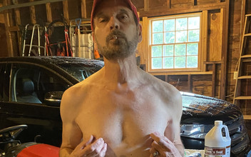 Tyler8: Merokok dan pancutan mani