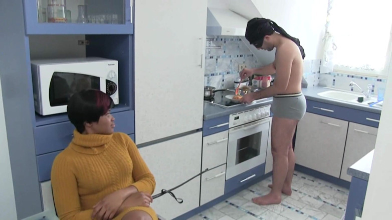 Foot Girls: 흑누나 주문 스파게티