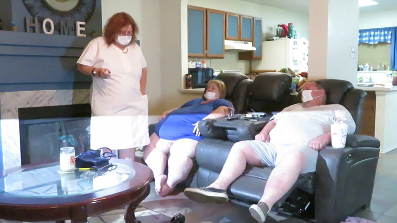 BBW nurse Vicki adventures with friends: 육덕 거유 간호사 Vicki는 쌍의 활력 징후를 취합니다.