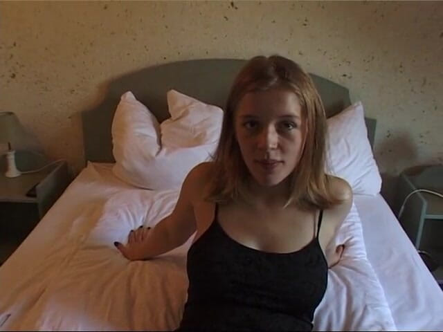 German Classic Porn videos: Prsatá teenagerka Manuela na svém prvním castingu