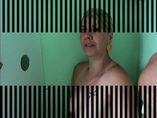 bekycarril: Une bite suce dans un gloryhole et avale