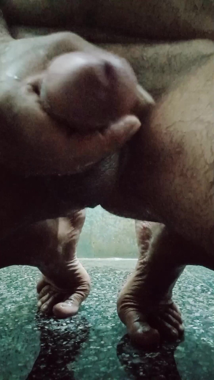 siyasingerporn: Обнаженный купающийся паренек
