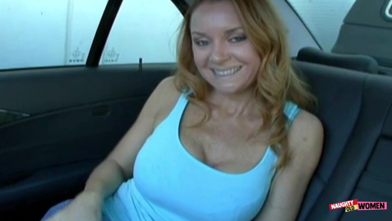 Naughty old women: 公共の場で車の中で耕されることは、巨乳熟女を幸福と欲望で満たします