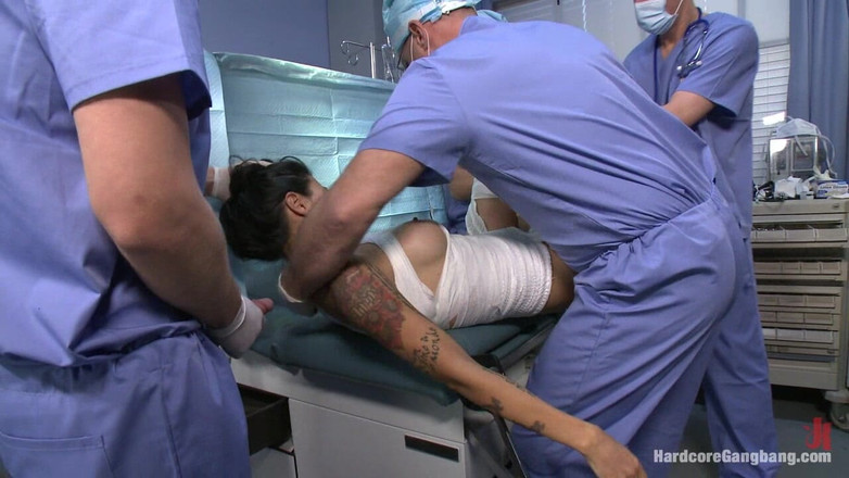 Hardcore Gangbang by Kink: Dana Vespolis Medical Mispractice Fantasy går i uppfyllelse!