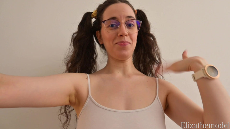 ElizaTheModel: Bez stanika fryzjer robi się mokry