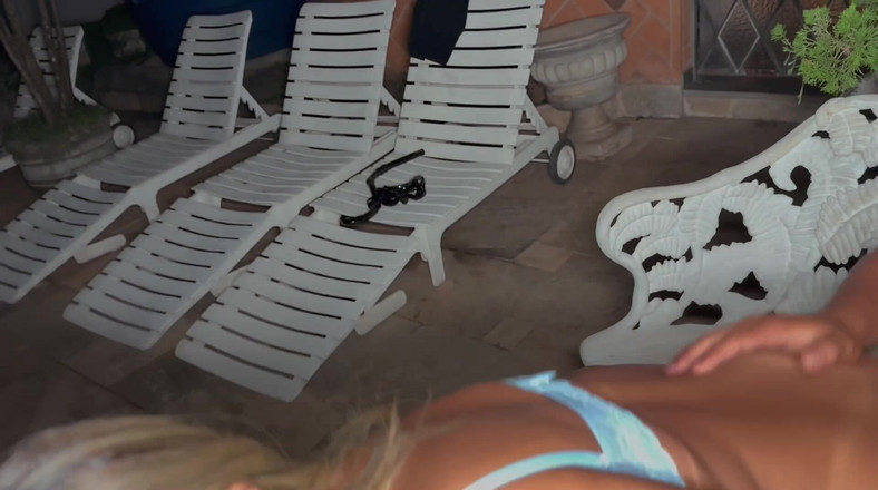 Valentino Roca TV: 这个金发女孩非常饥渴，我用力操她