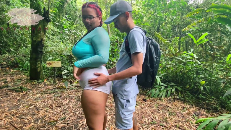 Savannah Watson: Gordinha Com Óculos Treinando Na Floresta Deixa Um Estranho Rasgar Suas...
