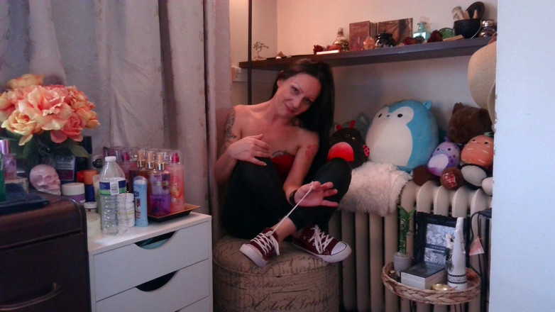 Raven Willow: Vill ta en doft av min sko