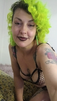 I’m Live Right Now, Love! Come Watch Me?!