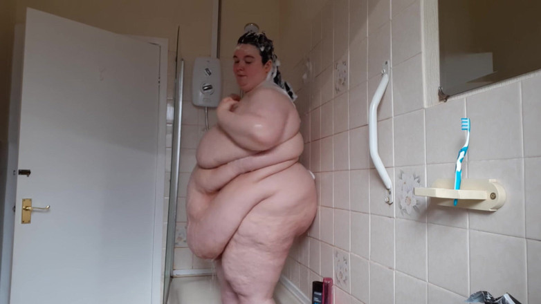 SSBBWLadyBrads: SSBBW Lady Brads淋浴和肚子摇晃